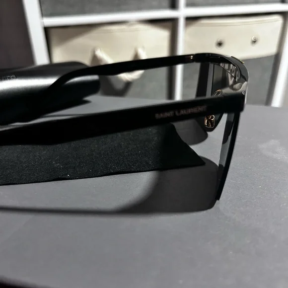 Saint Laurent Shades SL 537 Palace - Picture 5 of 9
